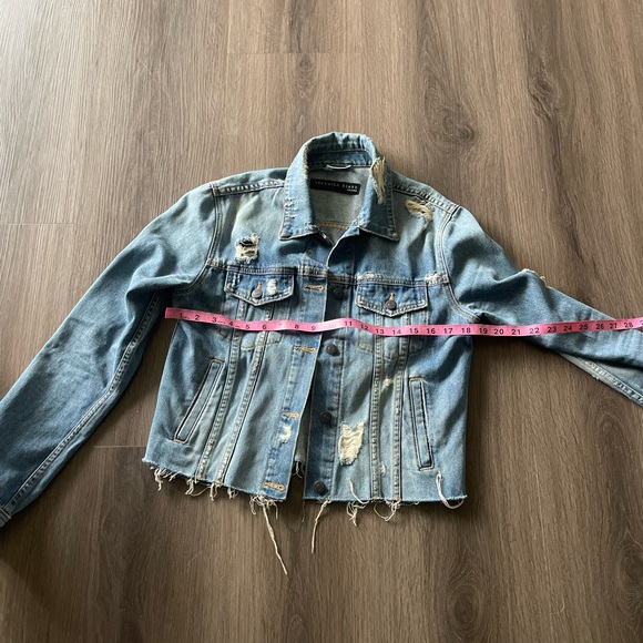 Veronica Beard Distressed Denim Raw Hem Button down jacket - Picture 4 of 6